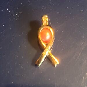 Sterling silver ribbon pendant with pink pearl. Can switch out pearl.